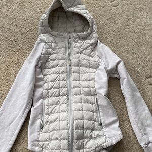 Crème Colored North Face Zip-Up XS